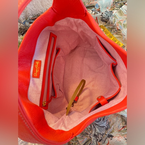 Like New Dooney & Bourke Large Genuine Leather red hobo bag logo lock keychain - Picture 14 of 17